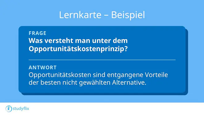 Das Bild zeigt eine beispielhafte Lernkarte mit einer Frage zu einem Wirtschaftsthema und der richtigen Antwort.