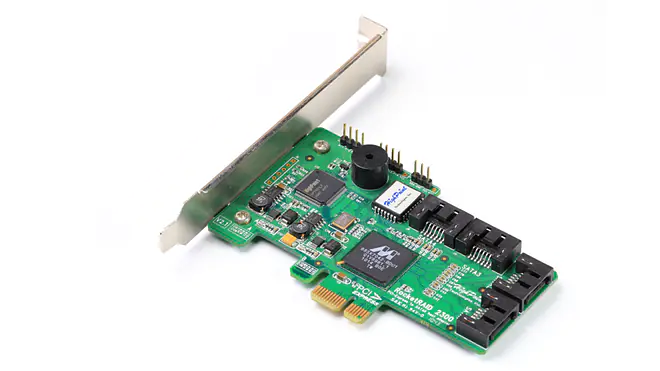 PCIe RAID Controller Karte mit mehreren SATA Anschlüssen, die den Anschluss und die Verwaltung mehrerer Festplatten in einem Computersystem ermöglicht.