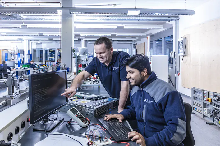 Ausbildung Elektroniker_Flughafen Stuttgart_Header_Stellenanzeigen