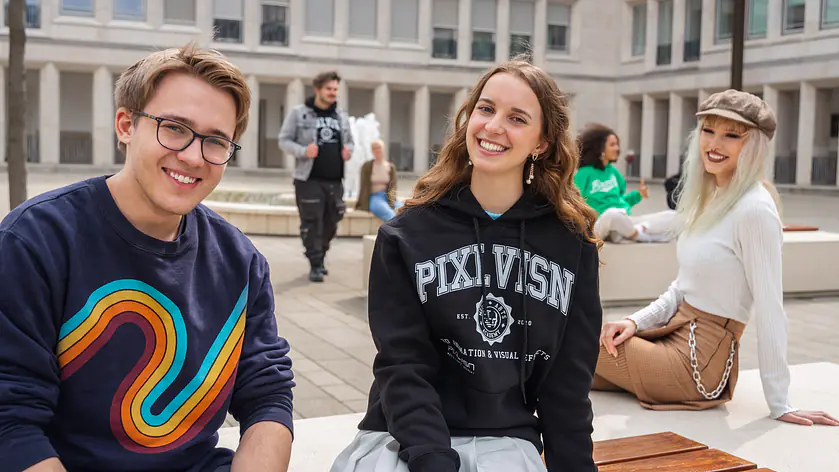 PIXL VISN Studenten posieren für ein Foto in Köln