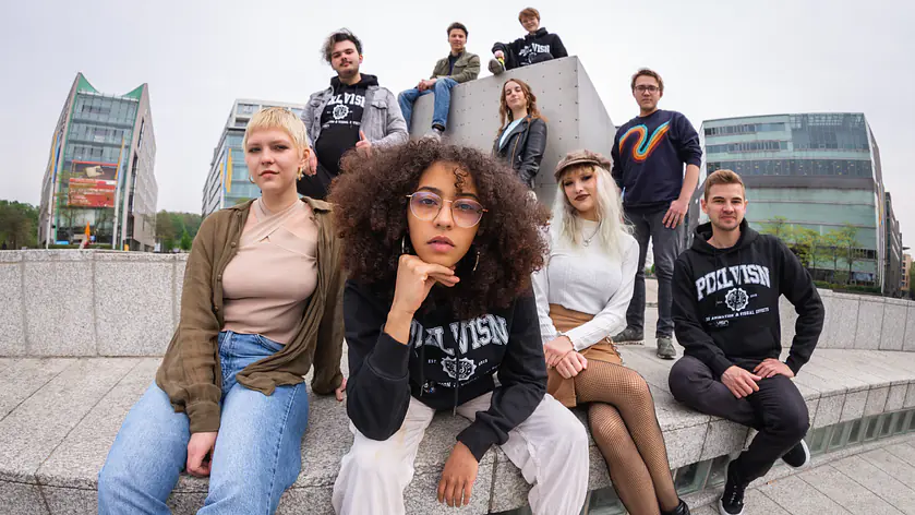 PIXL VISN Studenten posieren für ein Foto im Kölner Mediapark