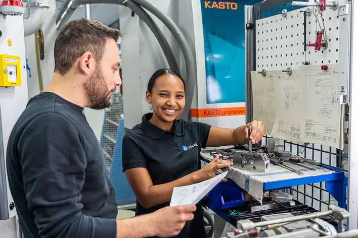 Dank moderner Fertigung ist der Beruf des Zerspanungsmechanikers kaum körperlich anstrengend – geeignet für jedermann und jederfrau :-)