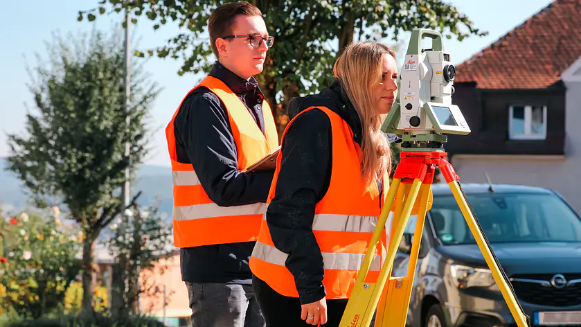Drinnen und draußen: Wechsel zwischen Hörsaal und Natur