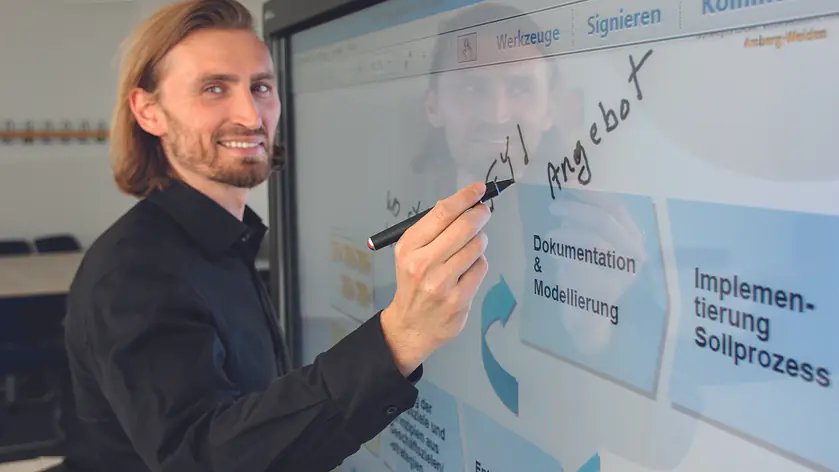 Student an Touchscreen