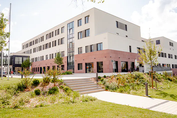 Außenaufnahme vom Klinikgebäude