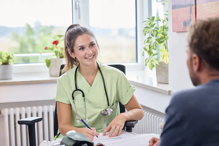 Pflegerin im Gespräch