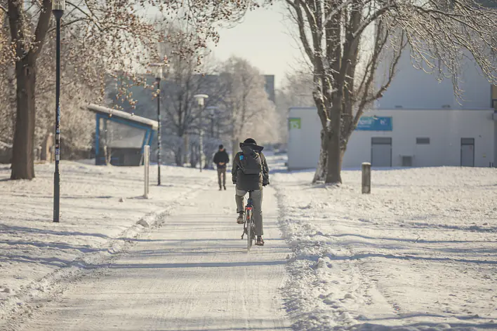 Schneebedeckter Campus in Magdeburg