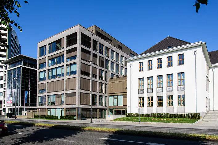 Unsere Zentrale direkt am Rhein 