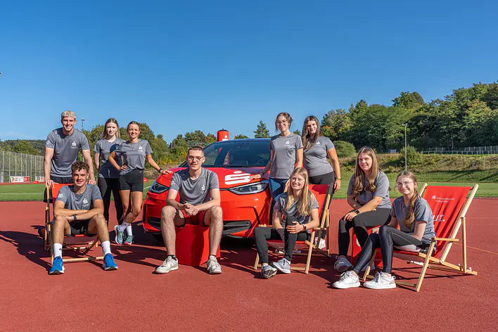 Gruppenfoto Sportplatz