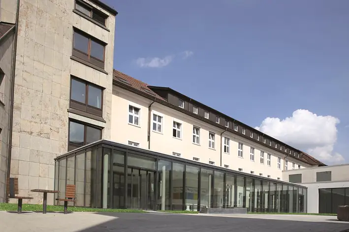 Aussenansicht des Klinikgebäudes