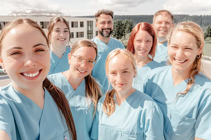 Foto von Pflegemitarbeiterinnen und -mitarbeitern
