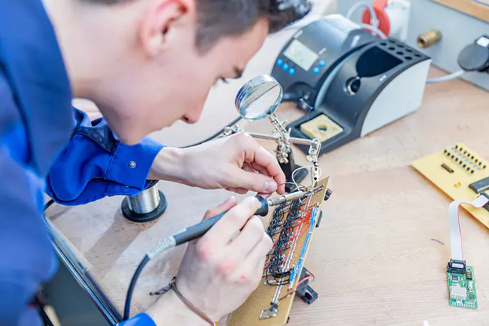 Bild Elektroniker Betriebstechnik