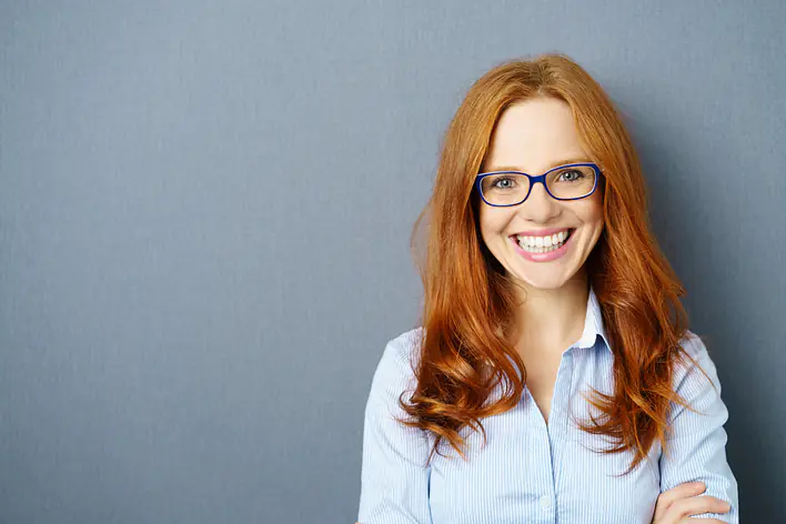 Frau mit roten Haaren