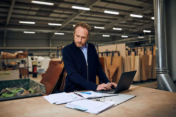 Mann_Laptop